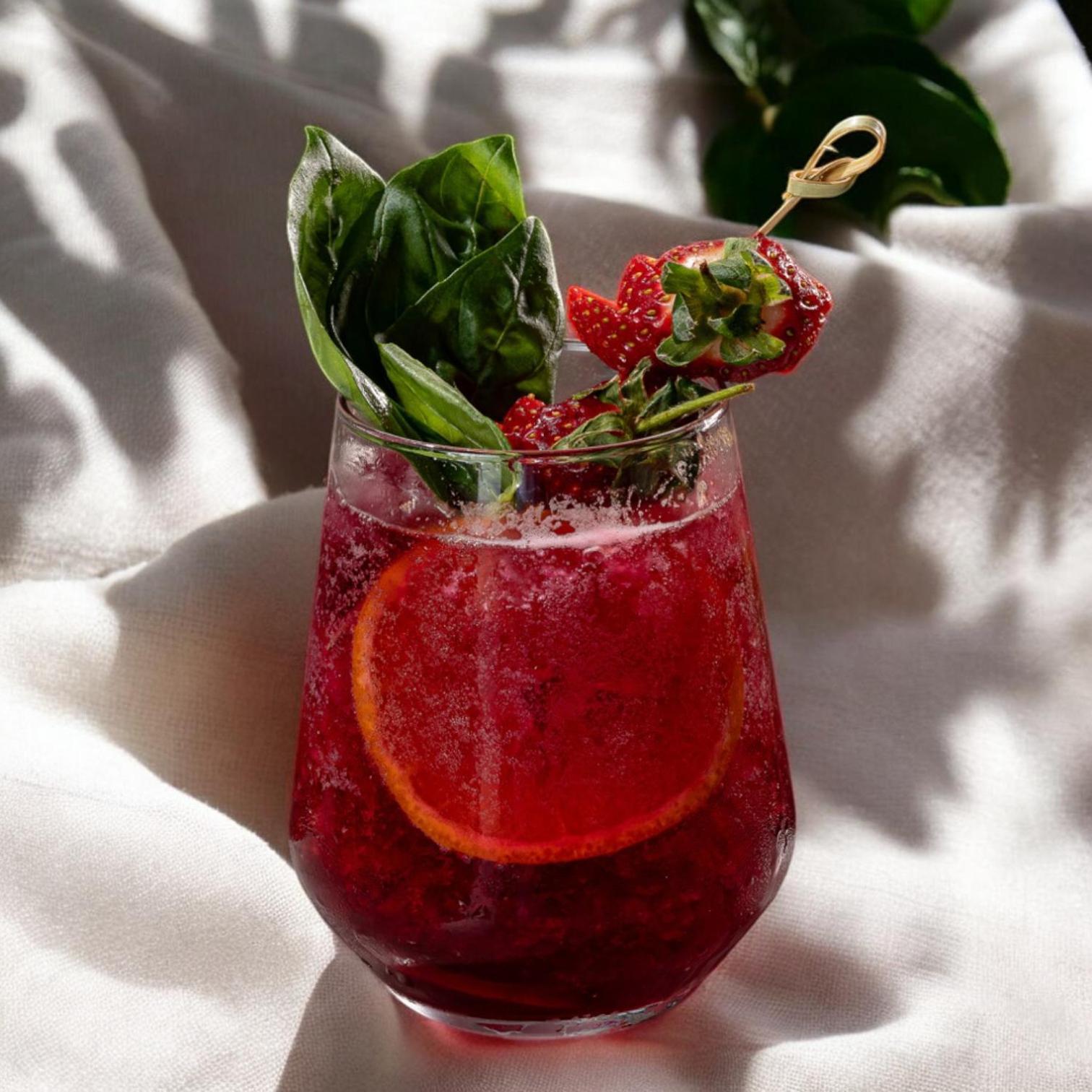 Stayso The House Hotel Istanbul Luaran gambar A strawberry basil cocktail